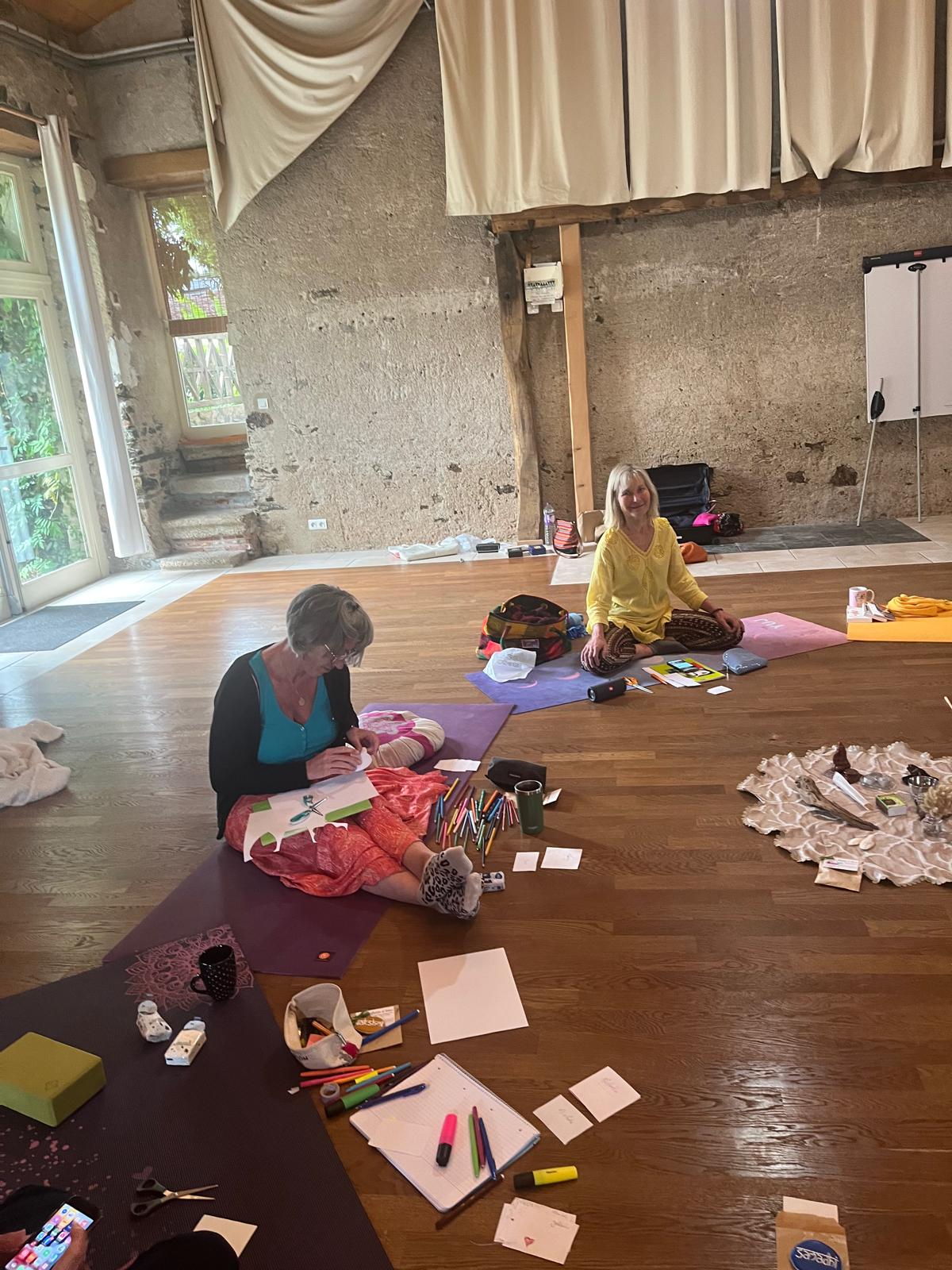 Chantal, en préparation d'un stage de yoga